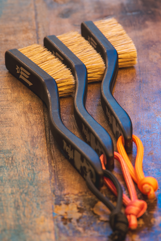 ZE BOWWDERING Brushe